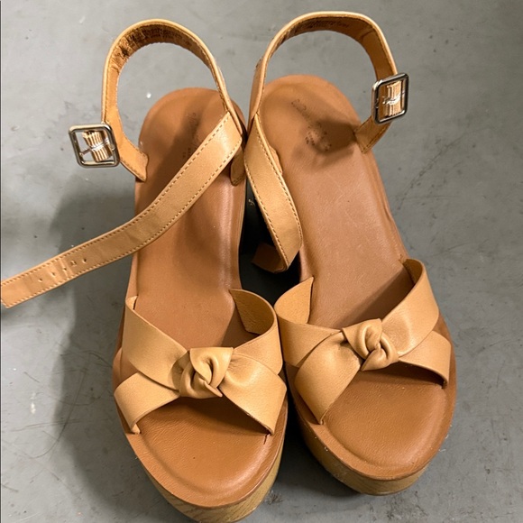 Universal Thread Tan Knotted Sandals - Picture 1 of 3